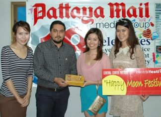 On the happy occasion of the Chinese Autumn Moon Festival, lovely moon angels descended on the offices of the Pattaya Mail to bring delicious moon cakes for the enjoyment of our staff. Prince Malhotra (2nd left), GM of the Pattaya Mail, is seen happily receiving the gift from the Central Festival Pattaya Beach angels (l-r) marketing executive Kusuma Ebata, senior marketing executive Chonnikarn Chaimaungmool, and promotion officer Pornthip Dubtook.